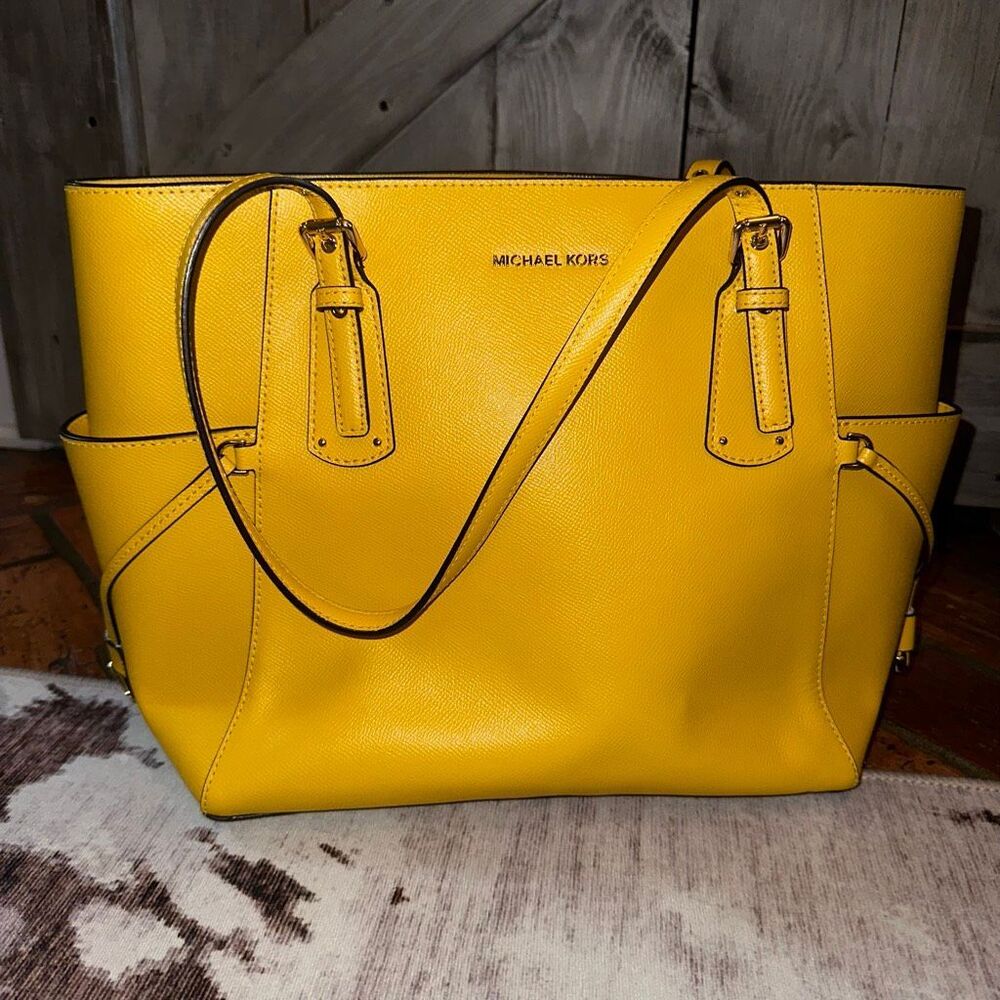 Michael Kors Voyager Tote Bag